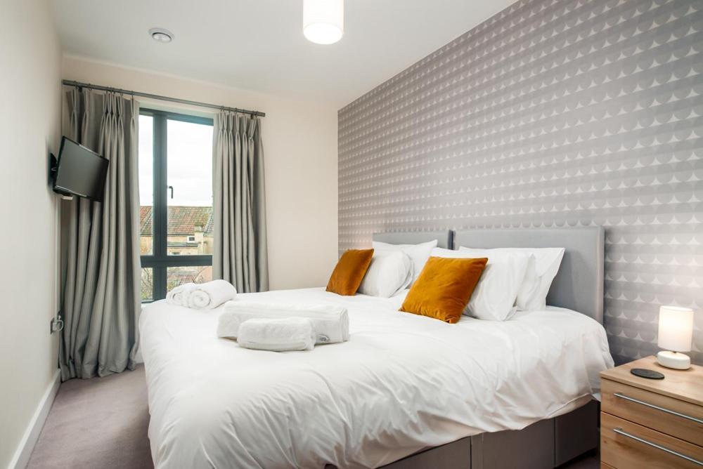 Solar Sanctuary- Skyline Balcony, City Centre, Three Floors, King Beds, Netflix And More! Бат Екстер'єр фото